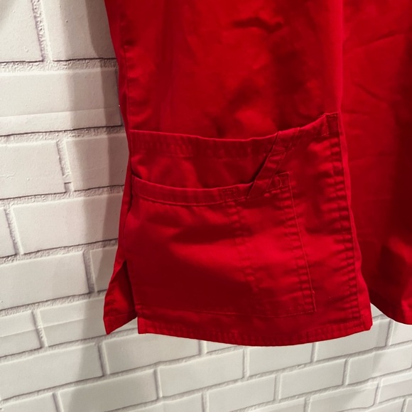 CHEROKEE workwear women red v-neck scrubs top/size M - Picture 3 of 6
